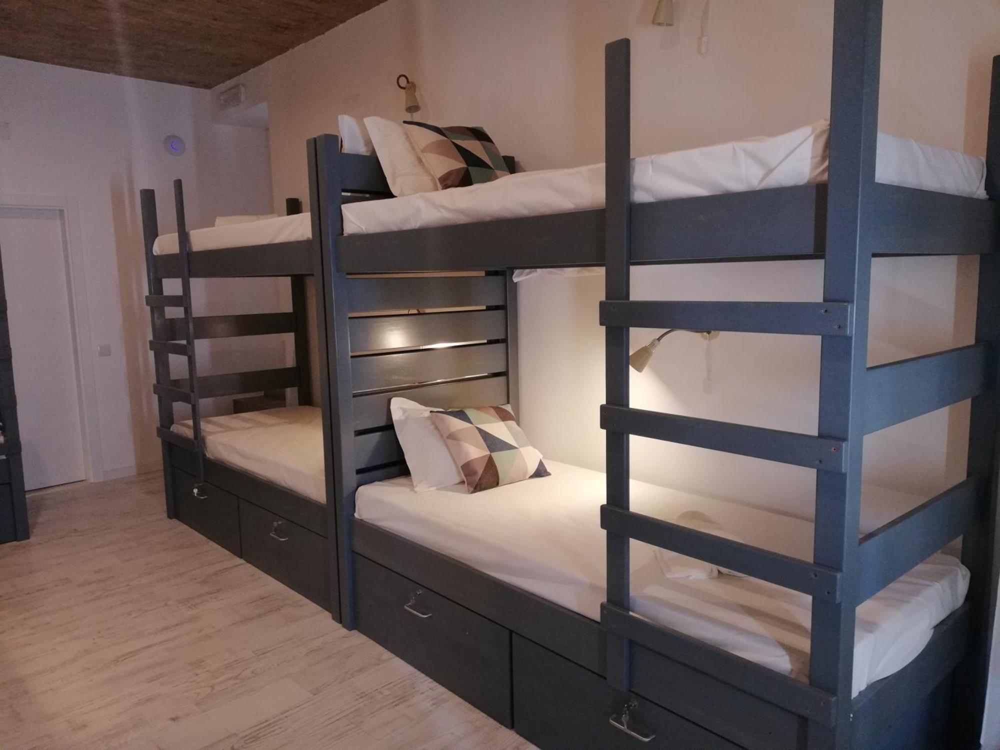 Son Of A Beach Hostel Албуфейра Номер фото